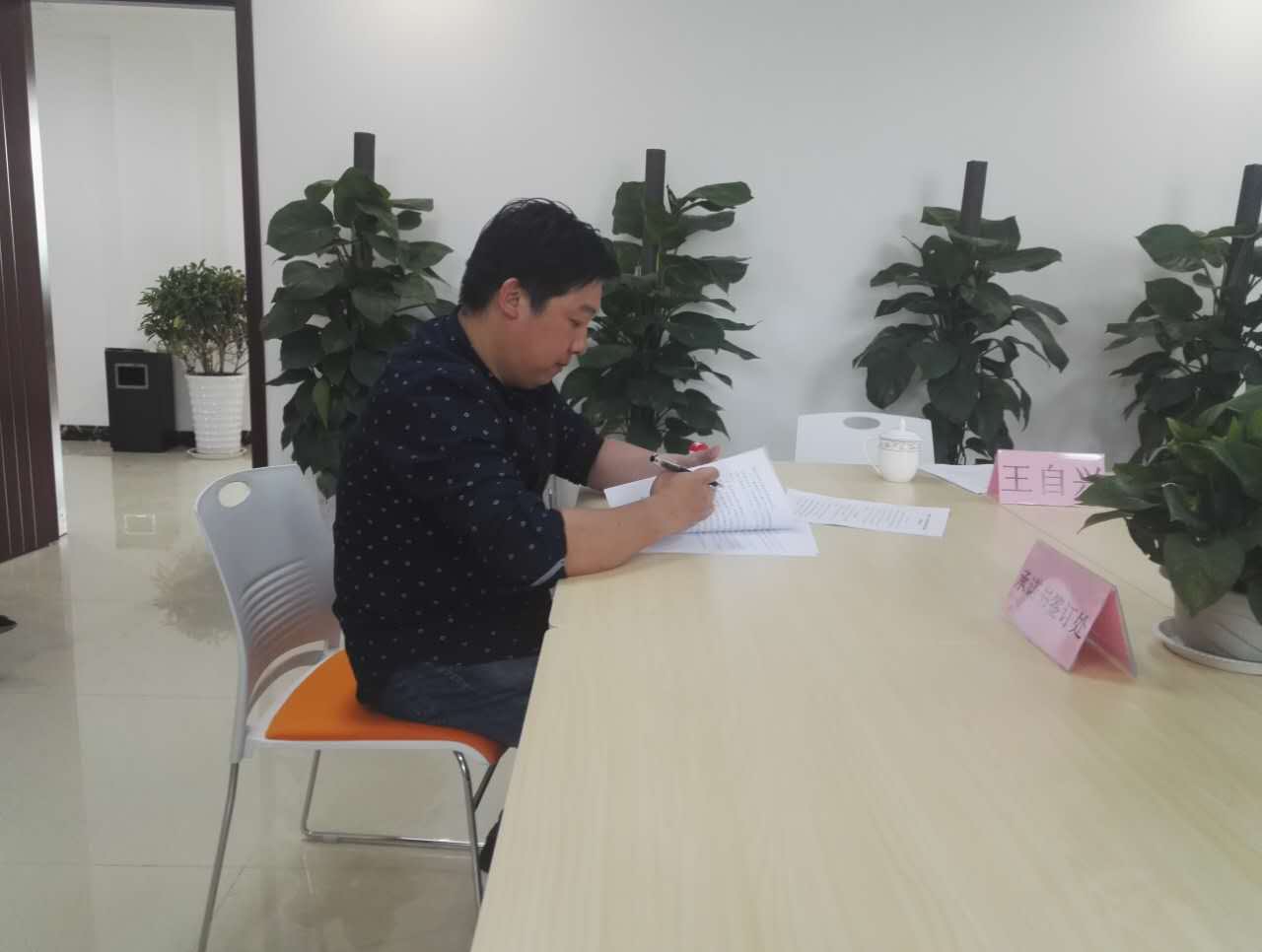 信望爱社工服务中心正式进入郑州市民政局孵化基地